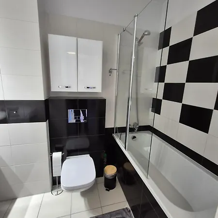 アパート Spacemore Apartments, Dmowskiego - 20 Minut Do Rynku, Self Check-in 24h, Parking, Bikes ヴロツワフ